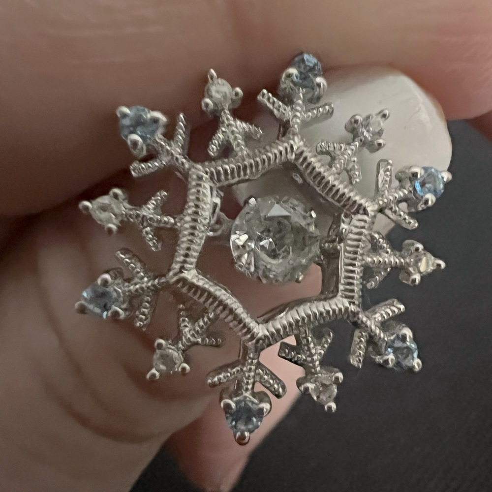 Snowflake Gem in Motion Necklace